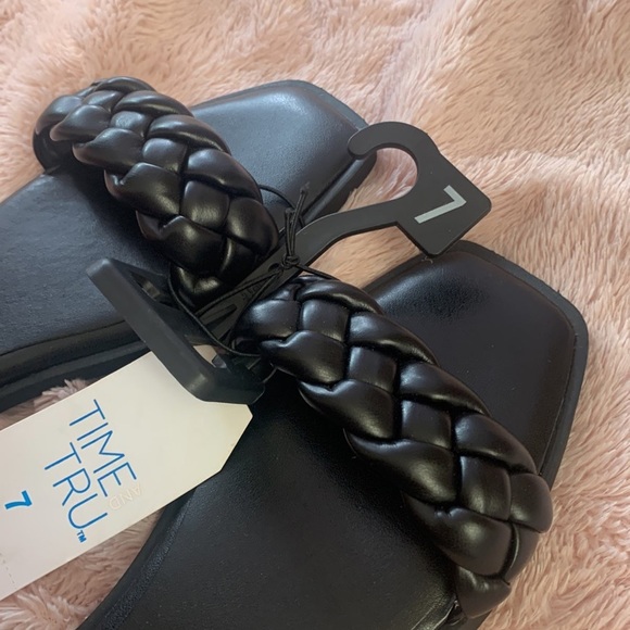 Sandals - Picture 3 of 4